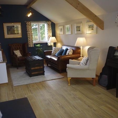 Chambres & Table D'Hotes De La Vieille Ferme Salon-la-Tour 외부 사진