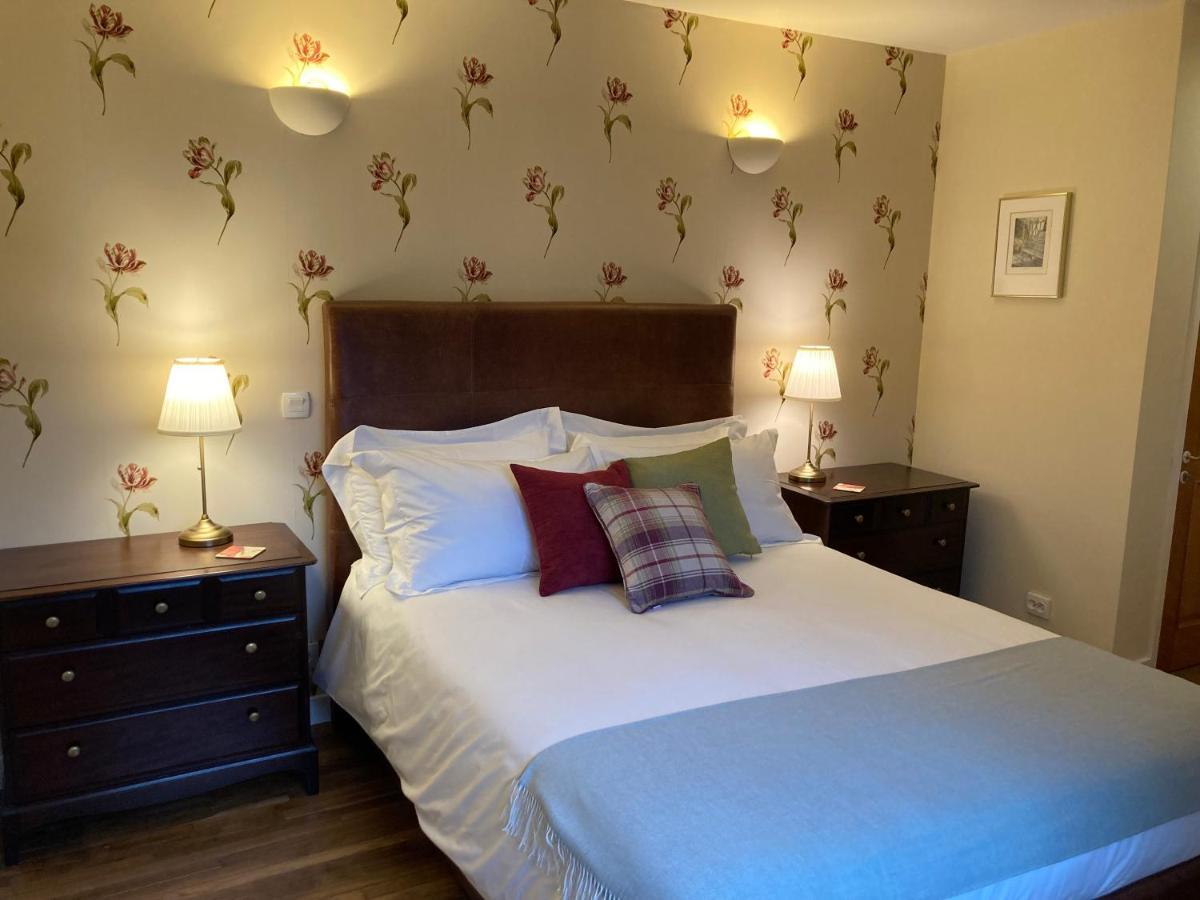 Chambres & Table D'Hotes De La Vieille Ferme Salon-la-Tour 외부 사진