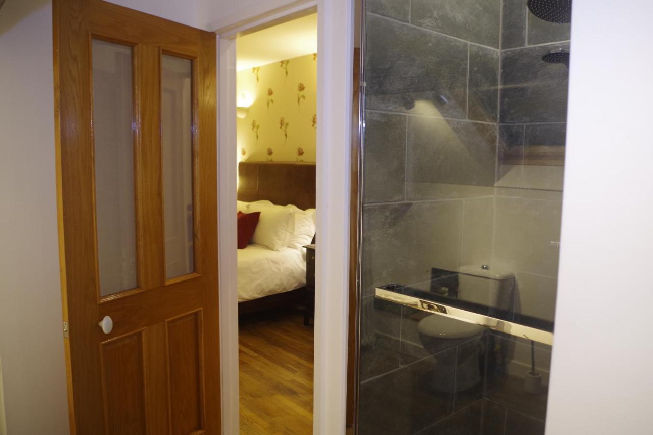 Chambres & Table D'Hotes De La Vieille Ferme Salon-la-Tour 외부 사진