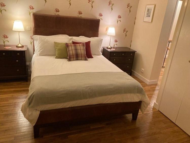 Chambres & Table D'Hotes De La Vieille Ferme Salon-la-Tour 외부 사진