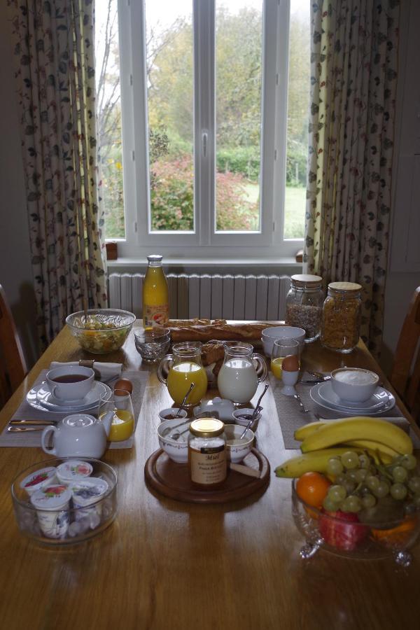 Chambres & Table D'Hotes De La Vieille Ferme Salon-la-Tour 외부 사진