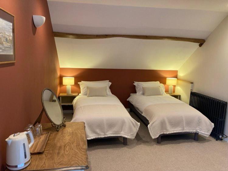 Chambres & Table D'Hotes De La Vieille Ferme Salon-la-Tour 외부 사진